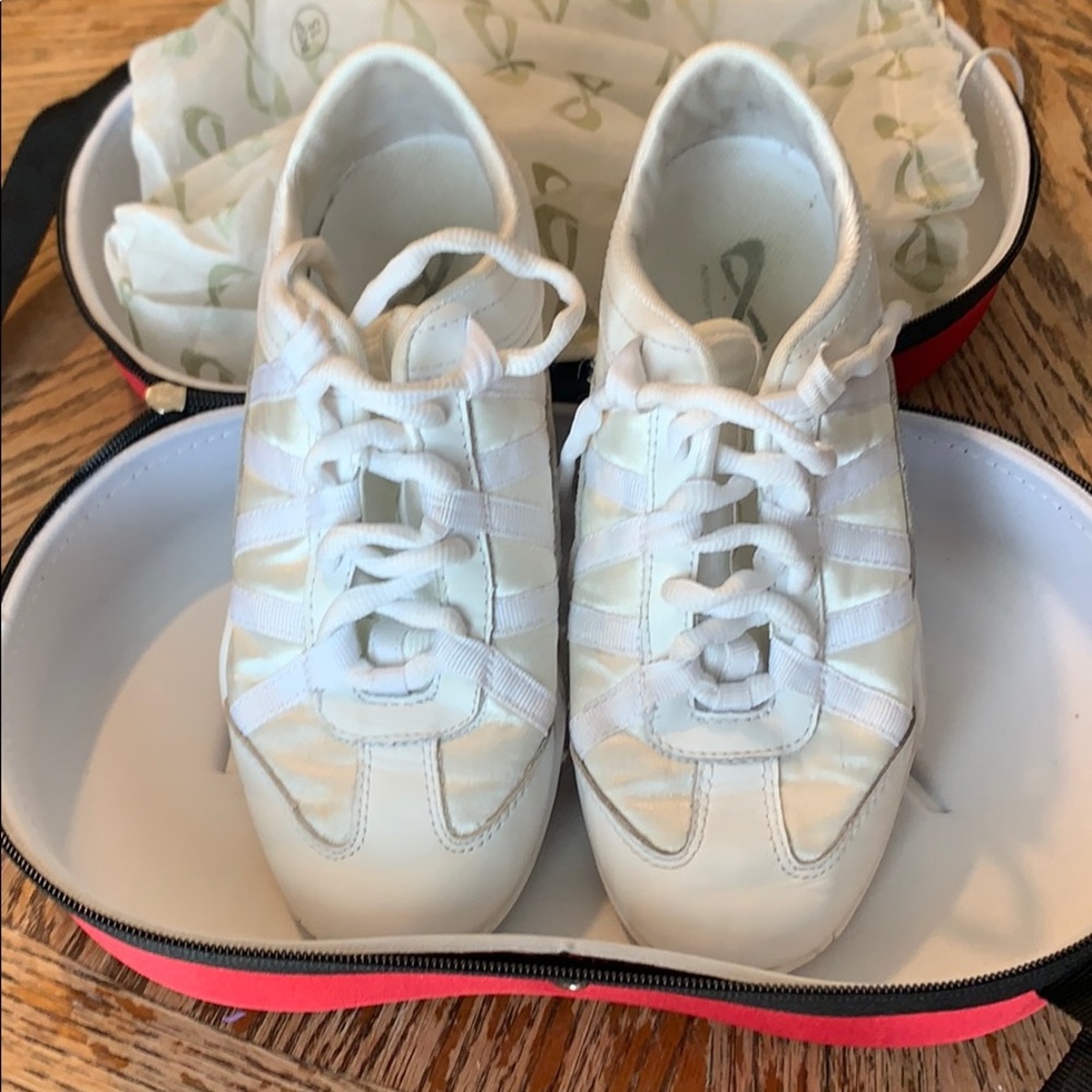 Nfinity evolution cheer shoes